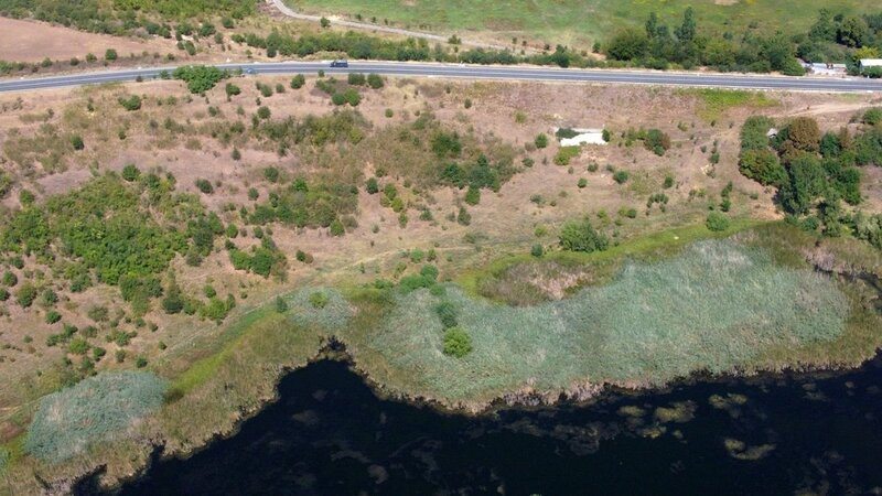 Teren langa lac Naipu